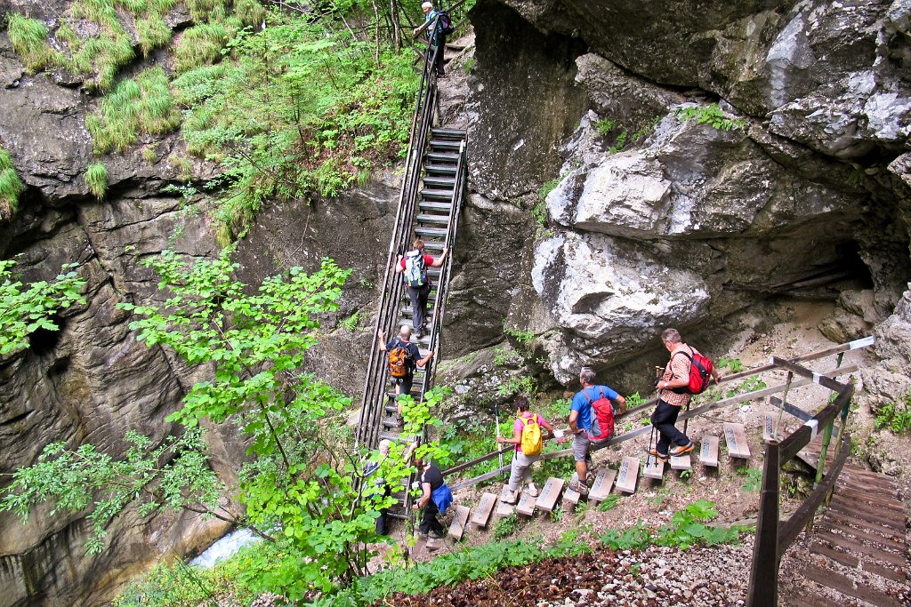36 jetzt geht es einmal runter und dann wieder hinauf.jpg
